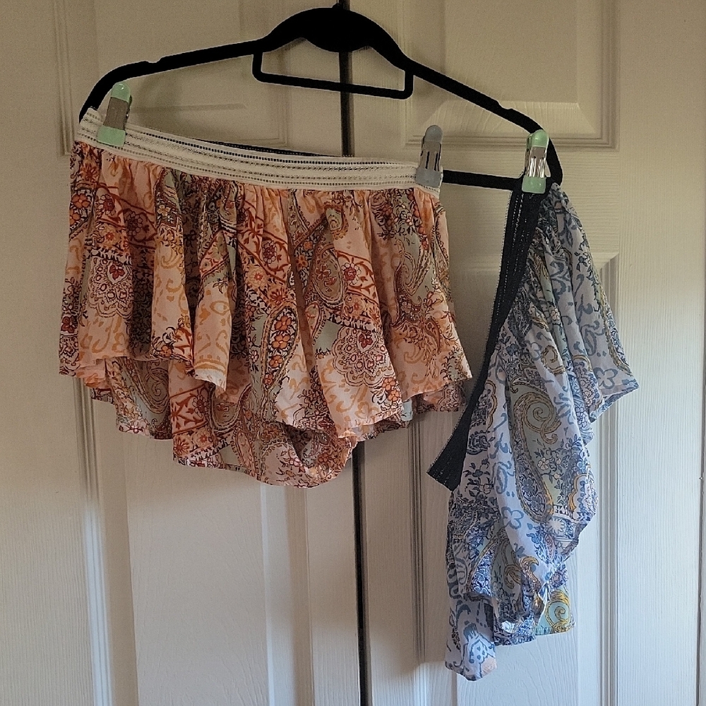 Paisley Print Ruffle Shorts - Picture 2 of 5